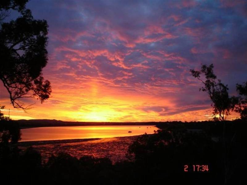 YOUR OWN WATERFRONT RESORT, BE ON HOLIDAYS 24/7 Picture 3