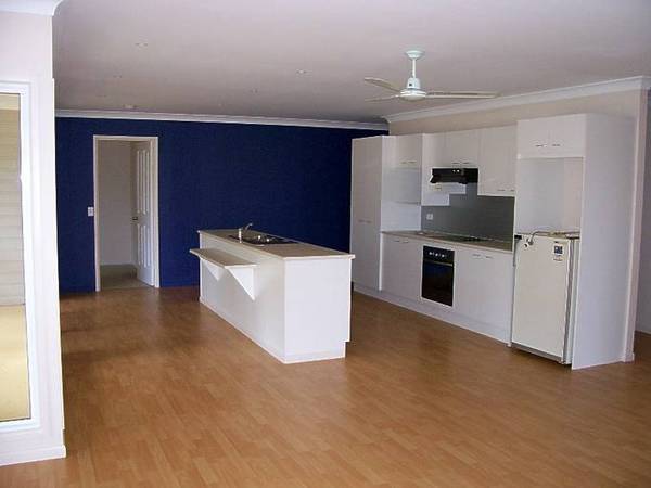 WALK TO SCHOOL & SHOPS Picture WALK TO SCHOOL & SHOPS Picture