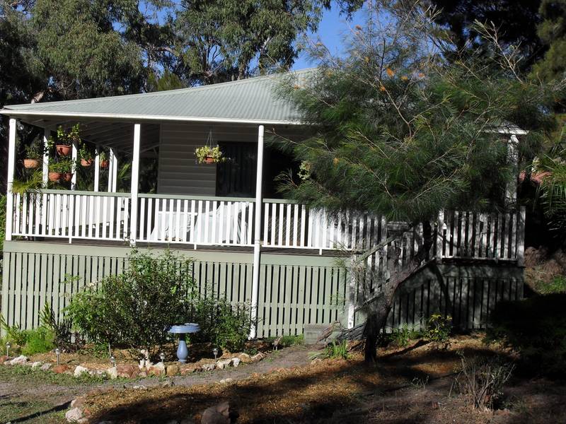 QUEENSLANDER - WATER GLIMPSES Picture 1