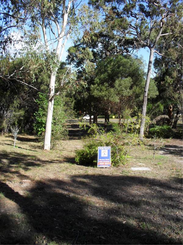 SANDY SOIL - CLOSE TO WATER ENTRY Picture 2