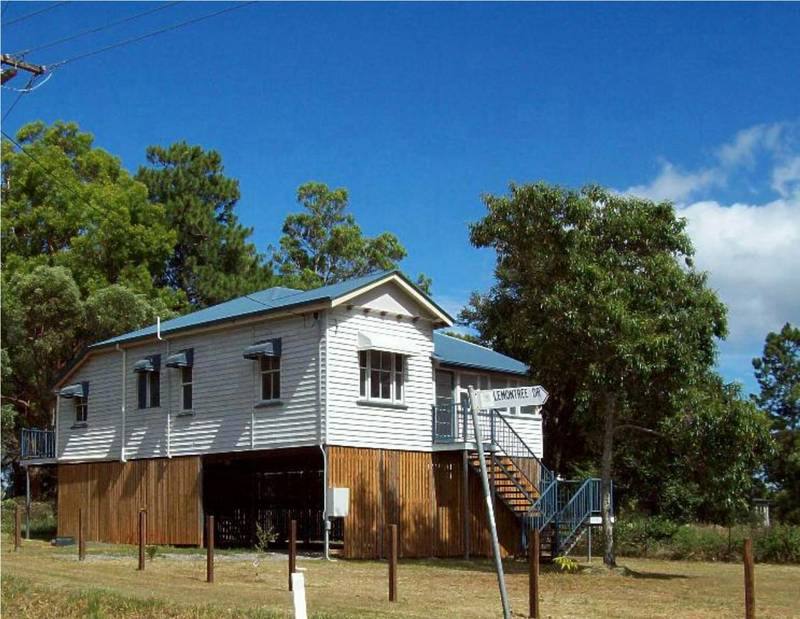 WALK TO SCHOOL & SHOPS Picture 1