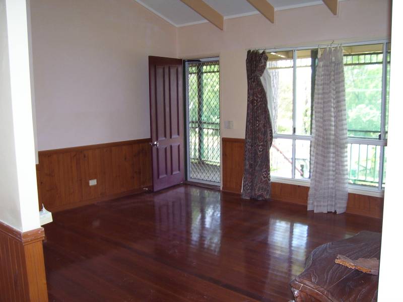 ONLY $215,000 , YOU MUST BE KIDDING!!! Picture 2