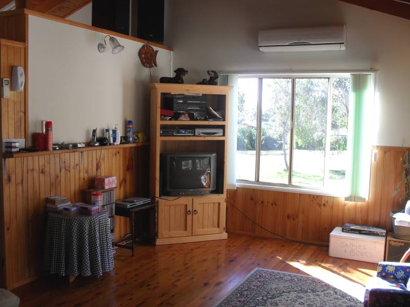 IN GROUND POOL! Picture 3