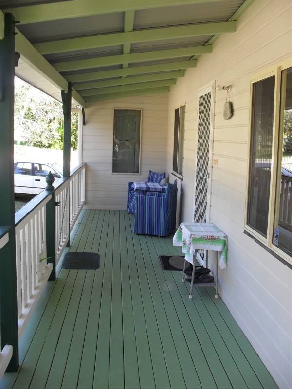 IN GROUND POOL! Picture 2