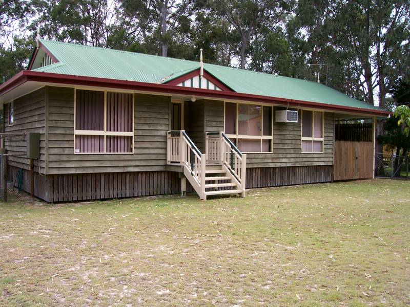 WATERFRONT - FULLY FURNISHED Picture 1