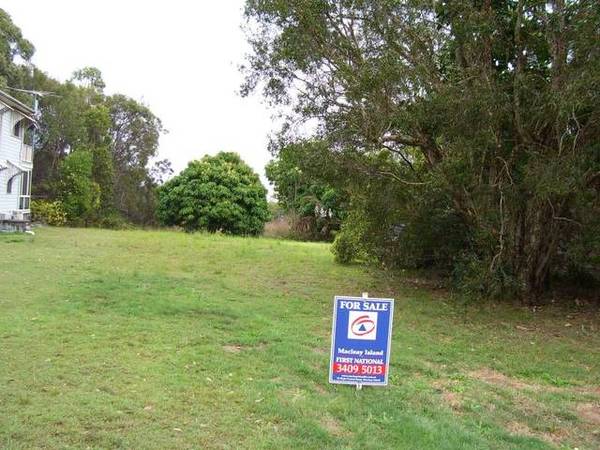 WATER VIEWS FROM A HIGH SET Picture 1