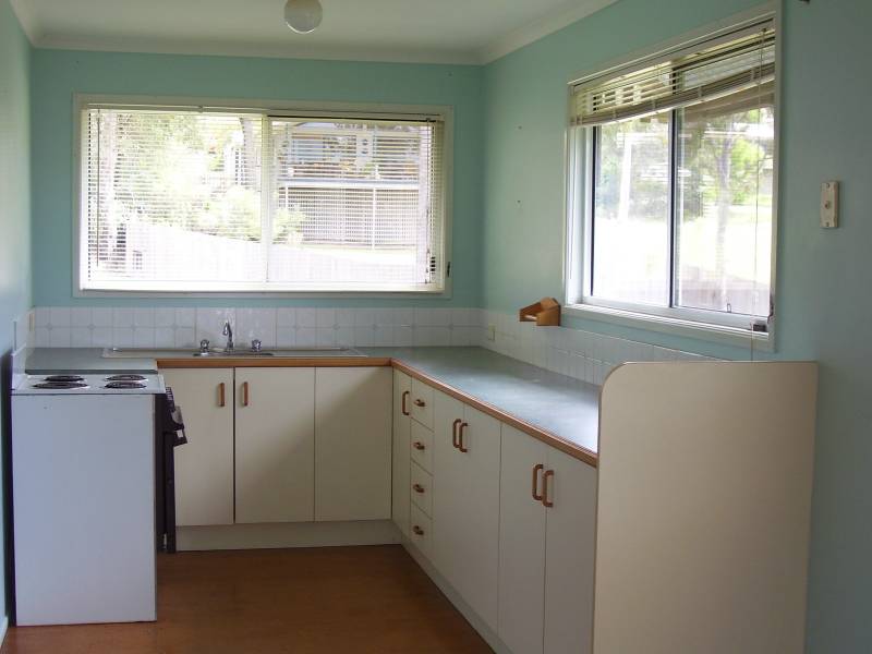 SANDY BEACH WATERFRONT Picture 3