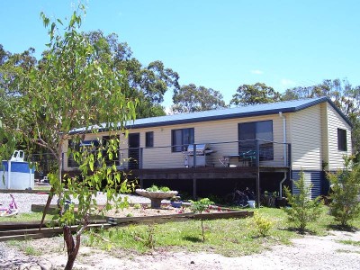 WALK TO JETTY, SHOPS & SCHOOL Picture