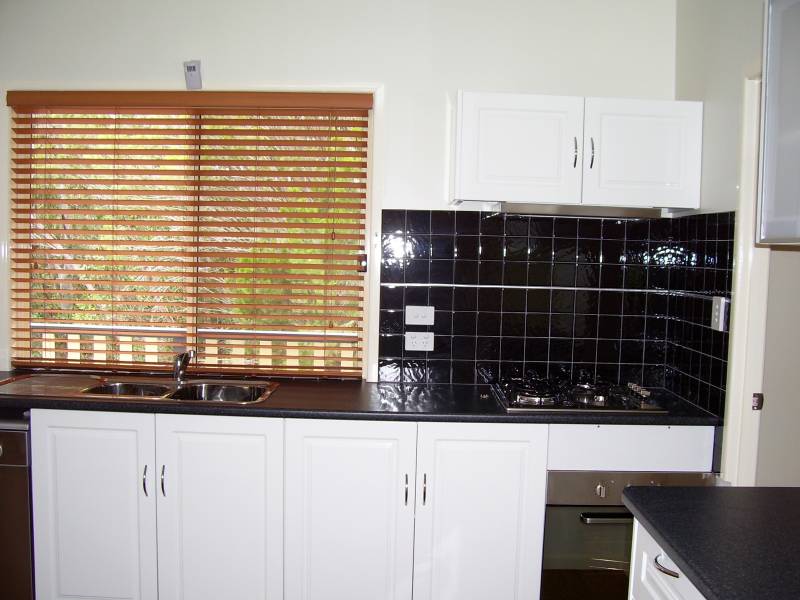 WALK TO JETTY Picture 3