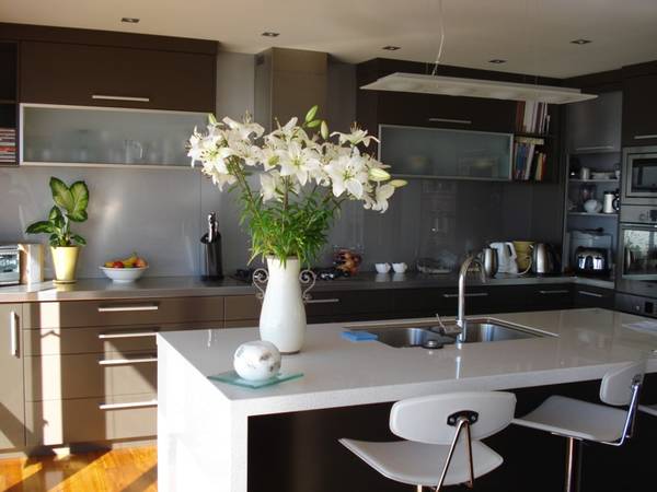 Sit Back and Watch the Wave Roll In. Picture 3