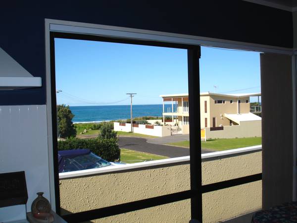 Beach at end of Street Picture 2