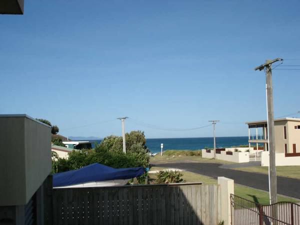 Beach at end of Street Picture 3