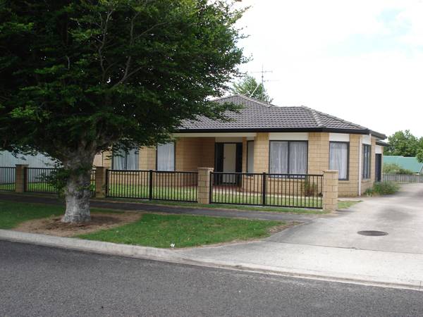 Modern Four Bedroom Home Picture 1