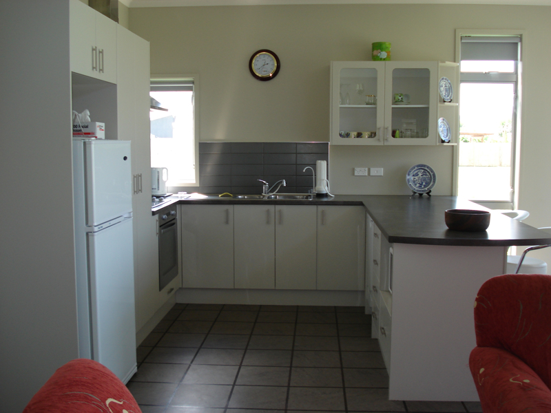 Easy Stroll to Beach Picture 3