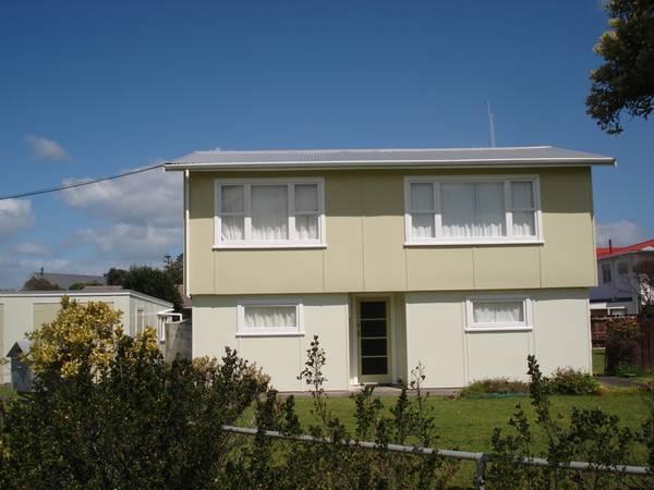 Enjoy the Good Old Kiwi Bach Holiday Picture 1