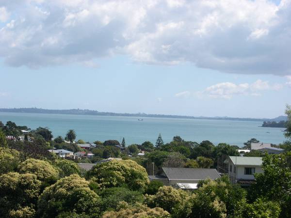 HUGE SEA VIEW SECTION Picture 2