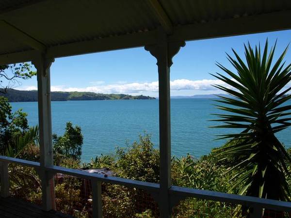 KAURI VILLA - ALMOST ON THE BEACH Picture 1