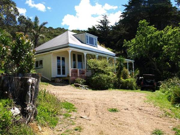 KAURI VILLA - ALMOST ON THE BEACH Picture 3