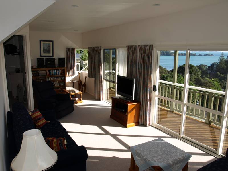 SANDY BAY NEAR BY Picture 3