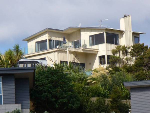 LOVELY HOME + SEA VIEWS = LUXURY Picture 1