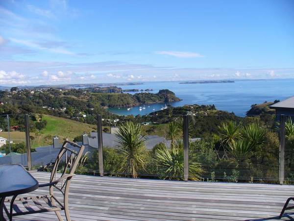 LOVELY HOME + SEA VIEWS = LUXURY Picture 3