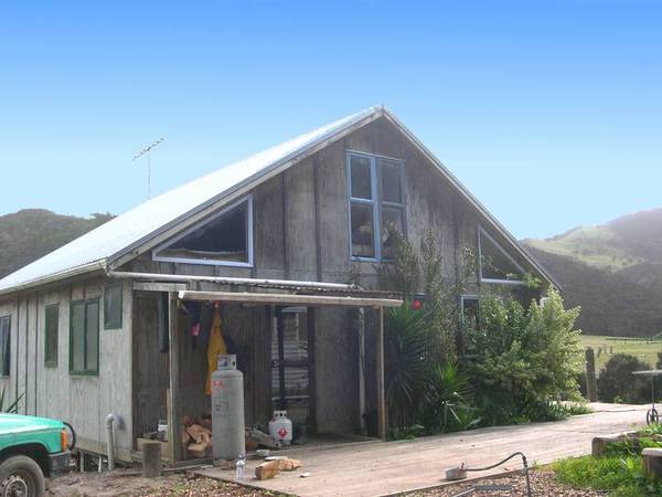 PICTURESQUE AND HISTORICAL TE MATUKU BAY Picture 1