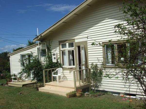 GRAND LADY WITH A PAST Picture 2