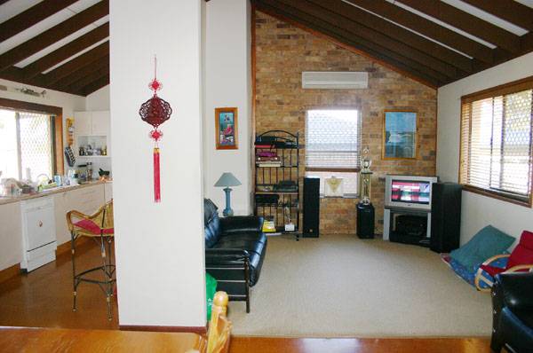 Price SLASHED $30,000 - Owner Has to Move Picture 3