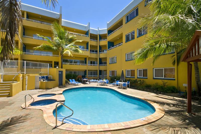 Jefferson Lane, three bedrooms with views. Picture 2