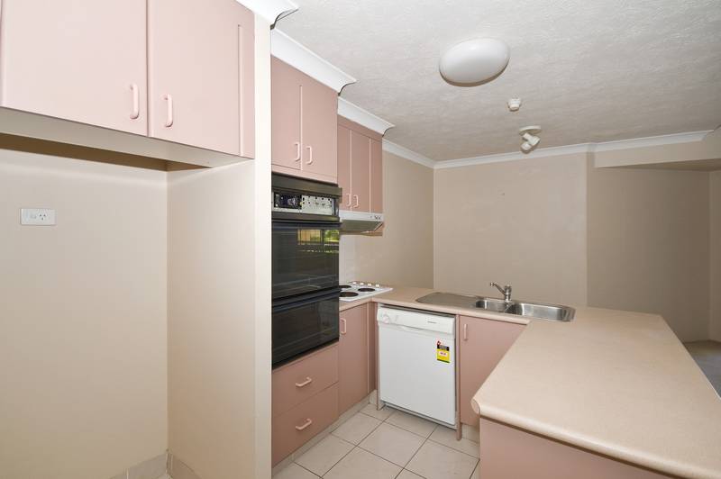 Jefferson Lane, three bedrooms with views. Picture 3