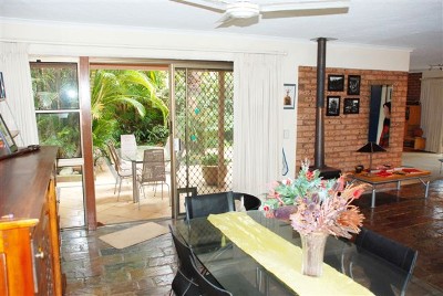 LIKE A HOUSE Picture