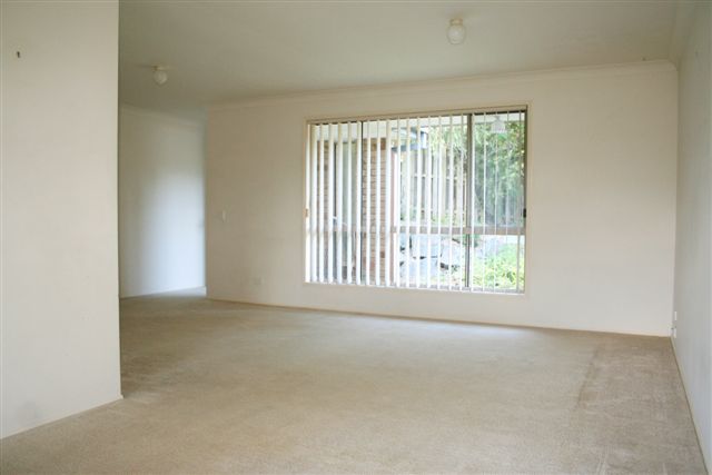 Bargain home, owner purchased. Picture 3