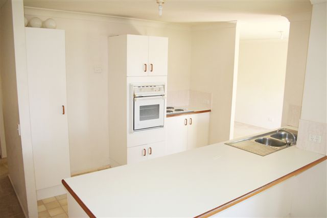 Bargain home, owner purchased. Picture 2