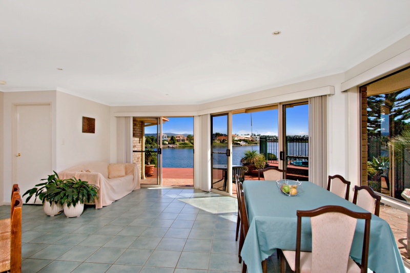 Waterfront Living Gold Coast Style Picture 2
