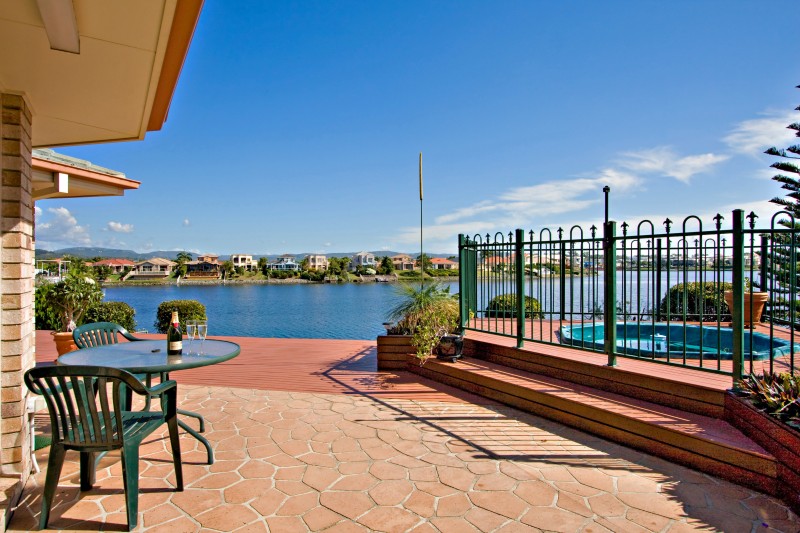 Waterfront Living Gold Coast Style Picture 1