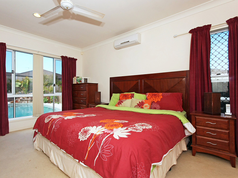 Bright Spacious Living Picture 2