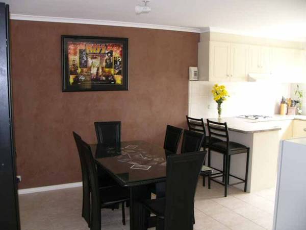 DELIGHTFUL TOWNHOUSE Picture 2