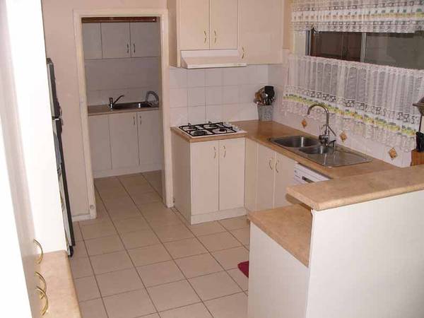 GREAT LOCATION! Picture 3