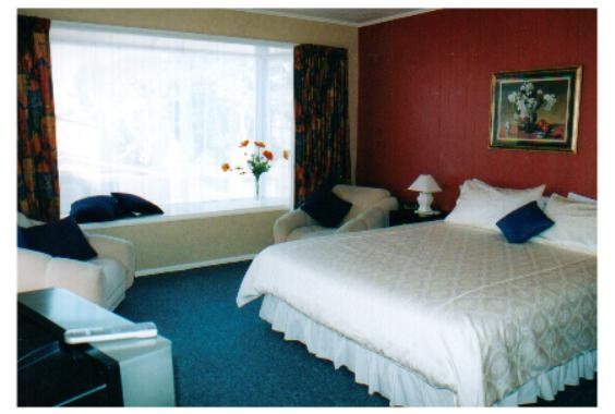 COMMERCIAL - FOR (LEASEHOLD) - 12½YRS Picture 3