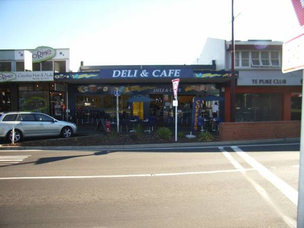 TOP CAFE AND DELI - TE PUKE Picture 1