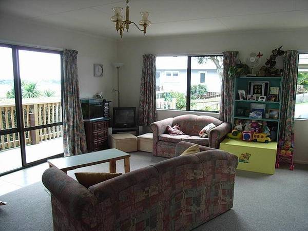 SEA VIEWS UNDER $300,000 Picture 1