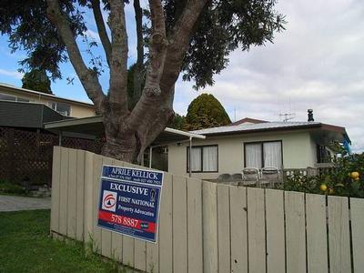 SEA VIEWS UNDER $300,000 Picture