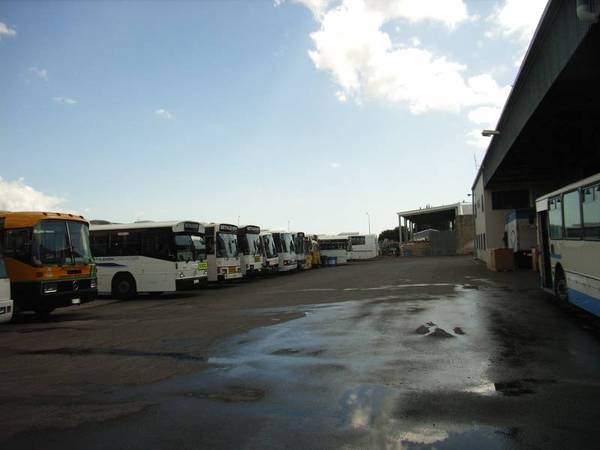 LARGE WAREHOUSE SPACE Picture 2