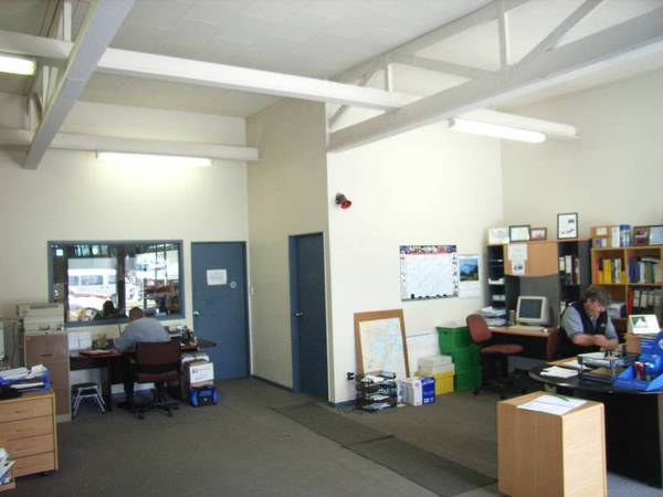 LARGE WAREHOUSE SPACE Picture 1