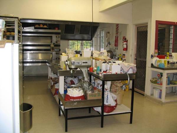 POPULAR BAKERY LUNCH BAR Picture 3