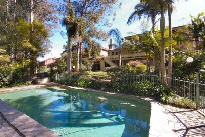 MODERN CONTEMPORARY PRIVACY PLUS Picture