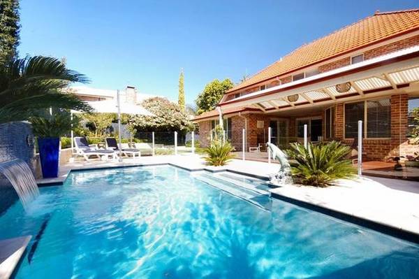 PRESTIGE AND ELEGANCE Picture