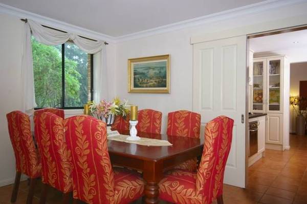 IMMACULATE , MOTIVATED VENDORS! Picture