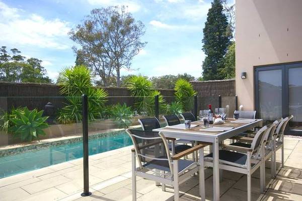 STYLISH, MODERN, ARCHITECT DESIGNED Picture