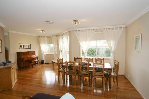 SET IN A MODERN GATED COMMUNITY Picture